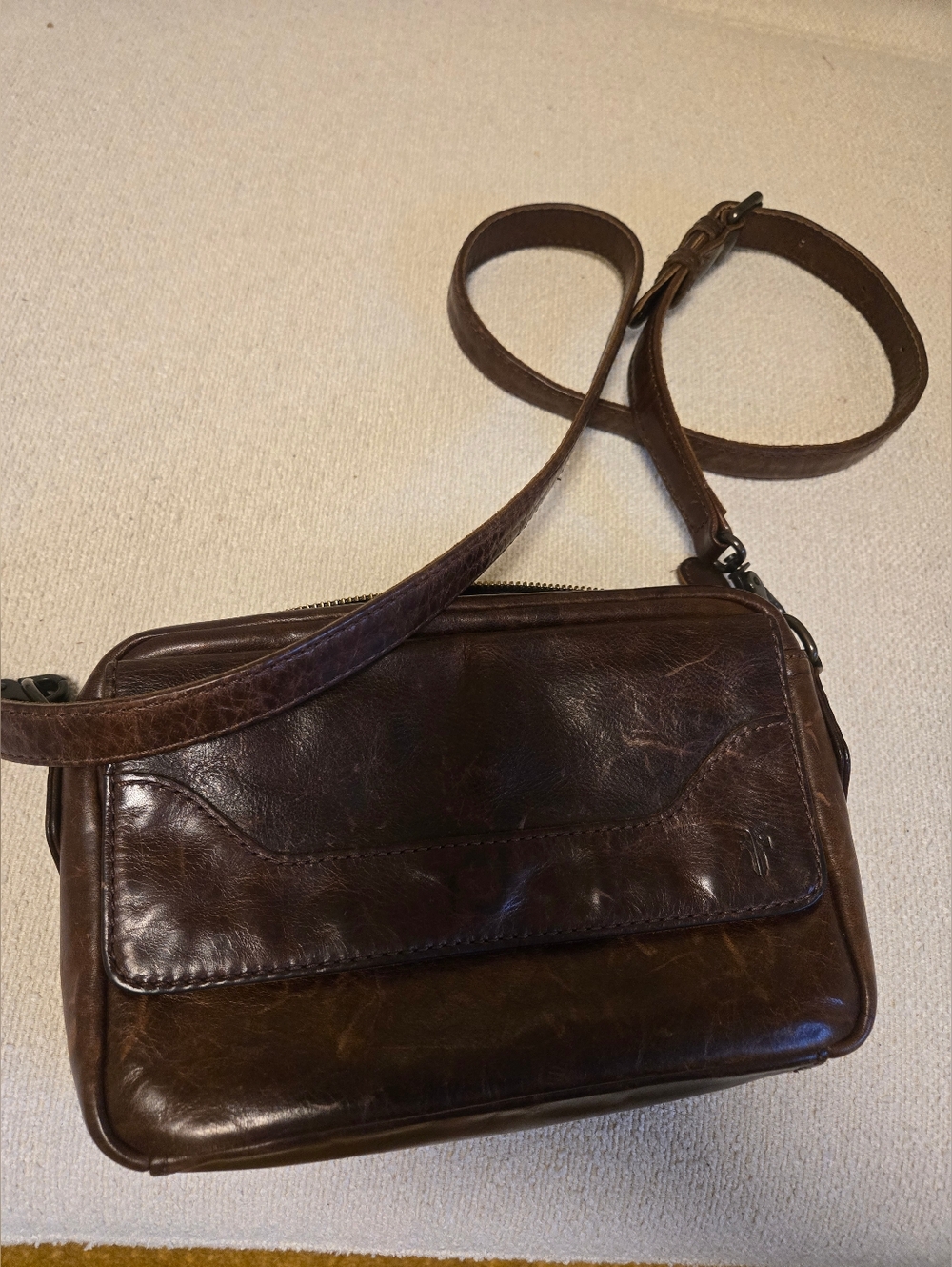 FRYE Camera Leather Crossbody Bag - EUC